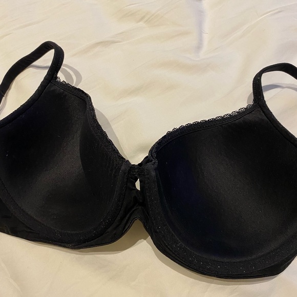 Victoria’s Secret lace bra, size 36D - Picture 6 of 6